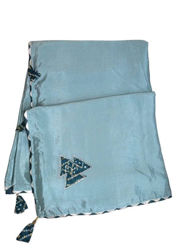 Crepe Silk Saree In Grey - Image 5